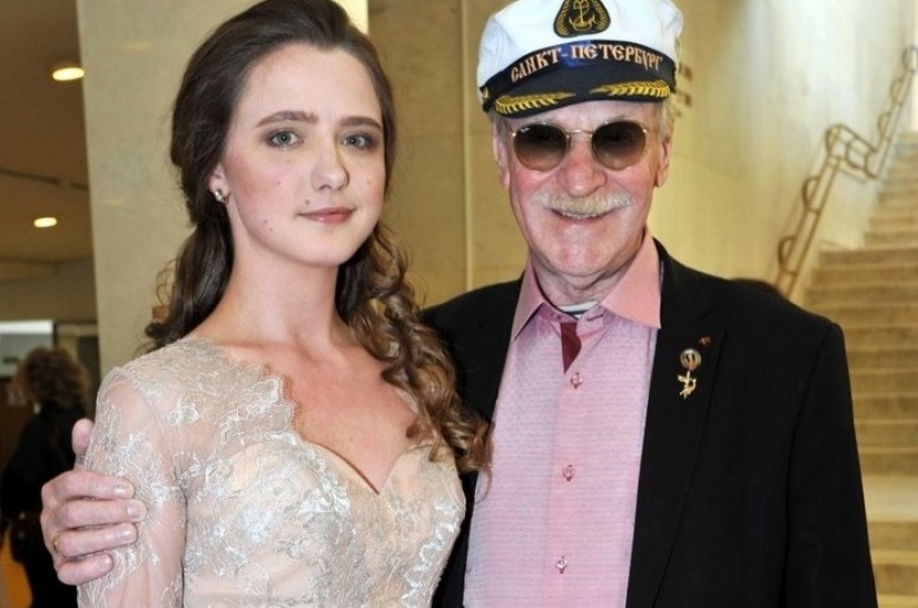 Age is not a joy: 5 wives who threw their star husbands of 50+ for young