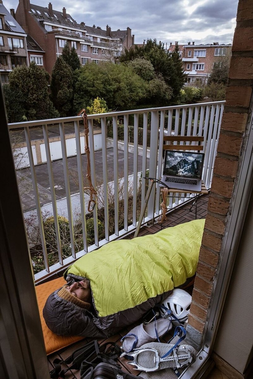 Amante de los viajes descubierto la manera de llegar a las montañas sin salir de casa