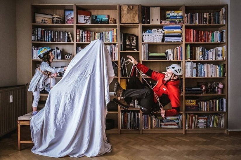 Amante de los viajes descubierto la manera de llegar a las montañas sin salir de casa