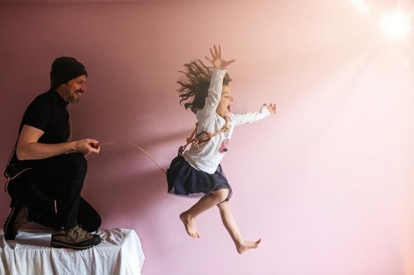 Amante de los viajes descubierto la manera de llegar a las montañas sin salir de casa