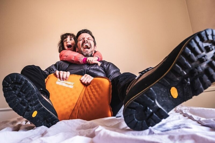 Amante de los viajes descubierto la manera de llegar a las montañas sin salir de casa