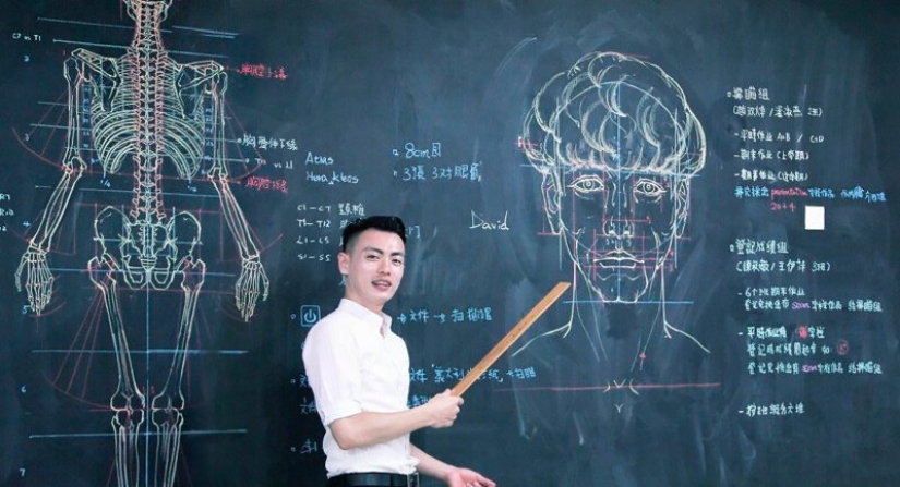 Amazing Taiwanese teacher draws on the Board to illustrate lectures Amazing Taiwanese teacher draws on the Board to illustrate lectures