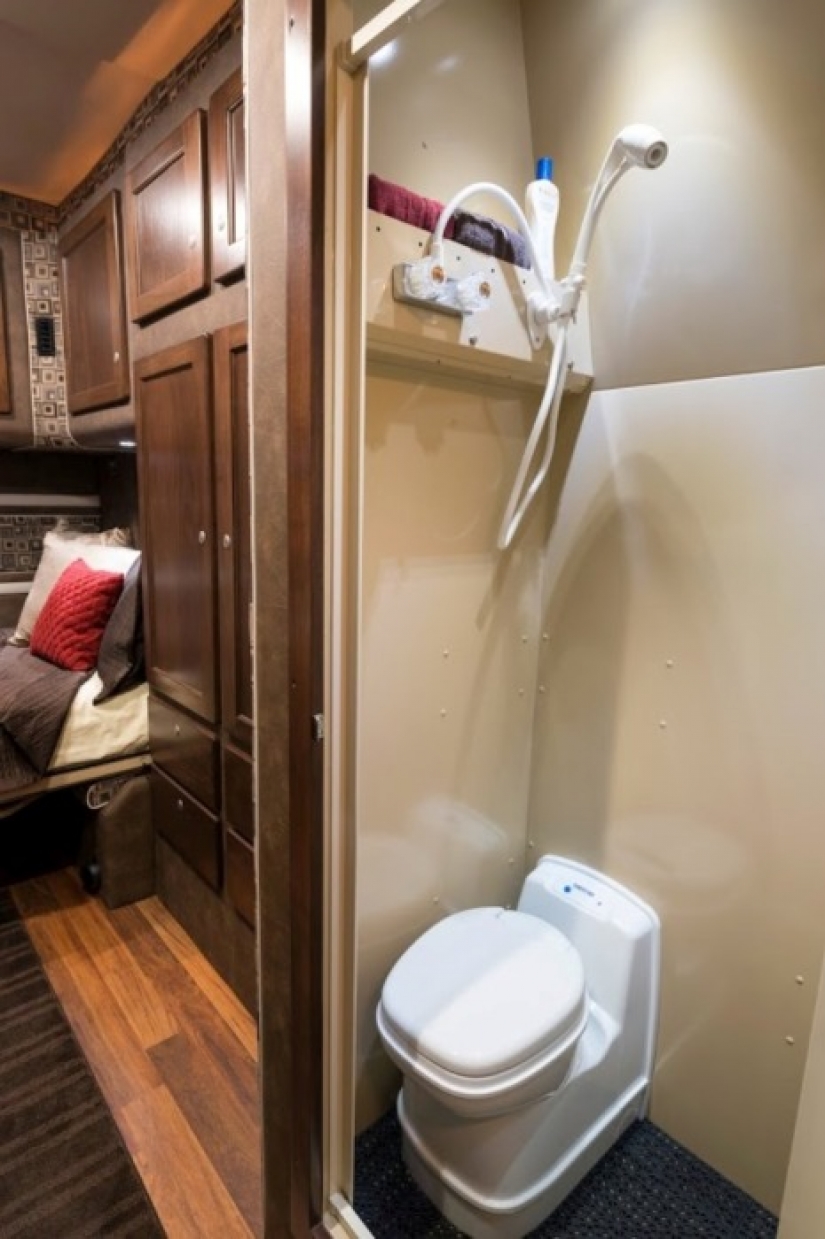 American truckers equip their trucks are not worse than luxury apartments American truckers equip their trucks are not worse than luxury apartments