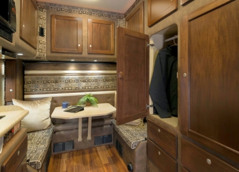 American truckers equip their trucks are not worse than luxury apartments American truckers equip their trucks are not worse than luxury apartments