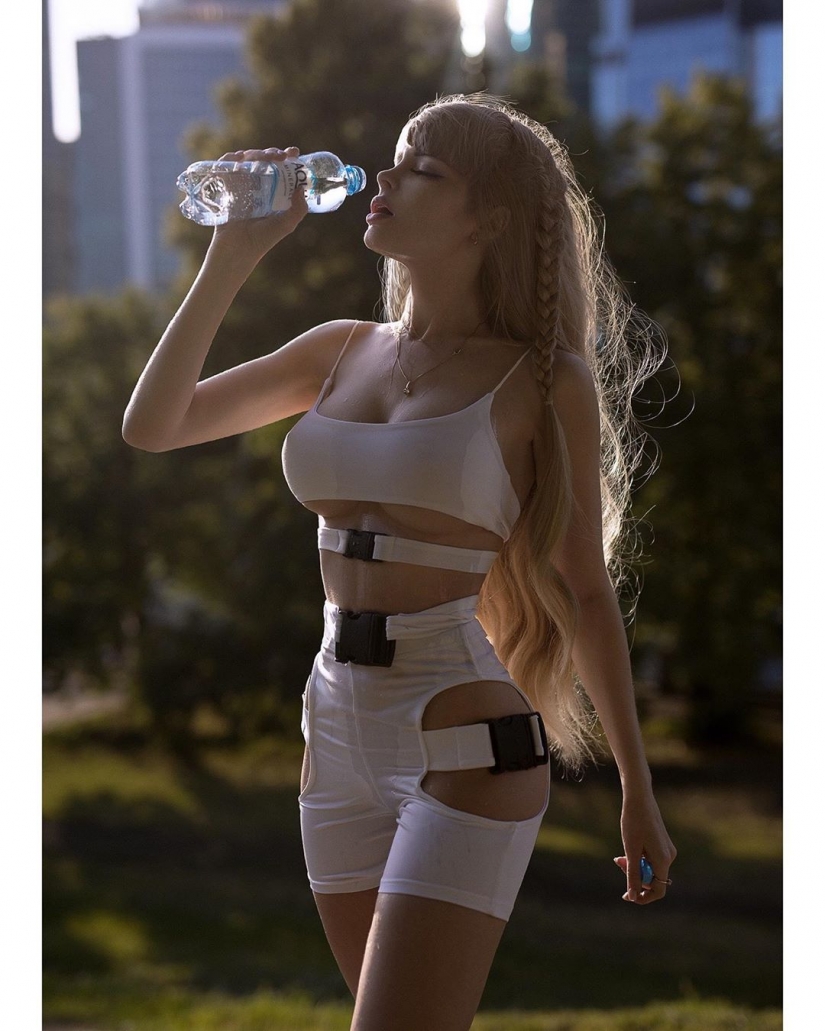 Angelica Kenova — la chica de la que los padres de familia realizan una muñeca Barbie de vida Angelica Kenova — la chica de la que los padres de familia realizan una muñeca Barbie de vida