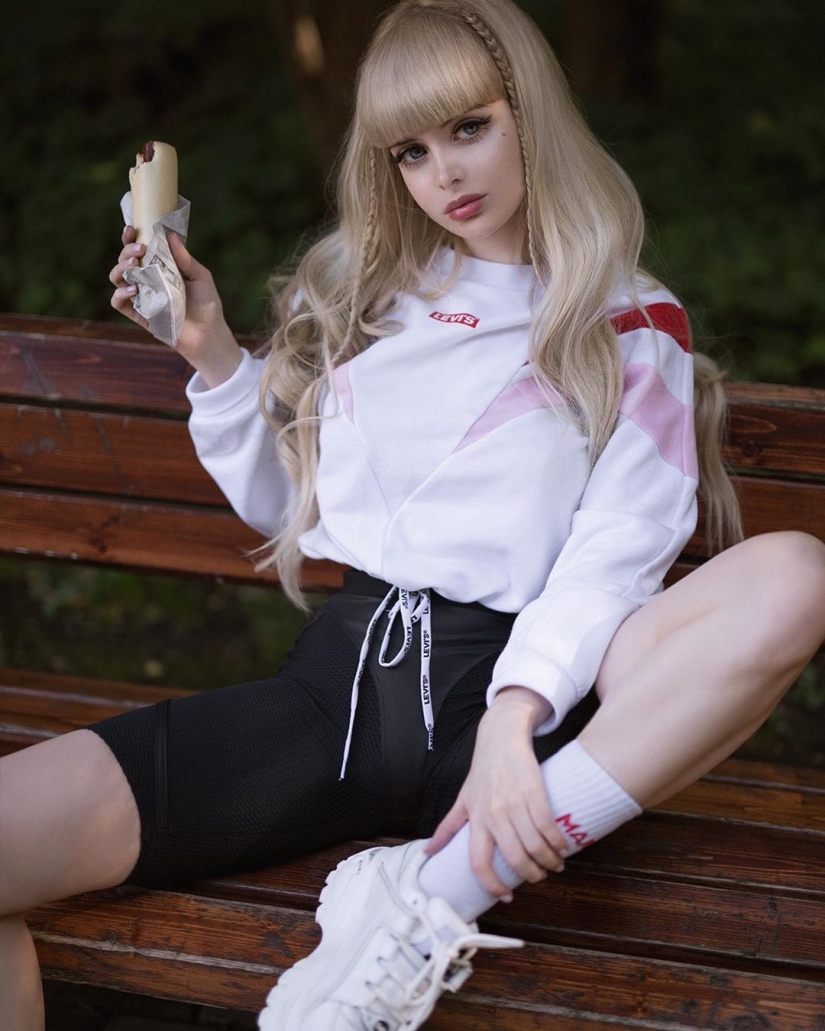 Angelica Kenova — la chica de la que los padres de familia realizan una muñeca Barbie de vida Angelica Kenova — la chica de la que los padres de familia realizan una muñeca Barbie de vida