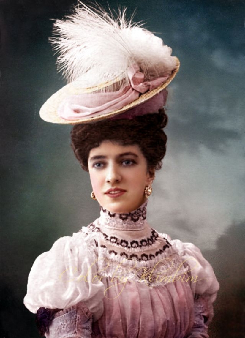 Anna Pavlova and other beauties of tsarist Russia in kolonisierung archival photo