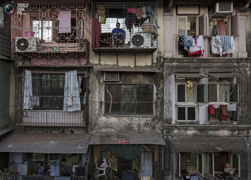 Ant hill living: houses of Mumbai Ant hill living: houses of Mumbai