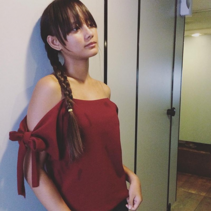 As a girl, to beg in the street, suddenly became a model As a girl, to beg in the street, suddenly became a model