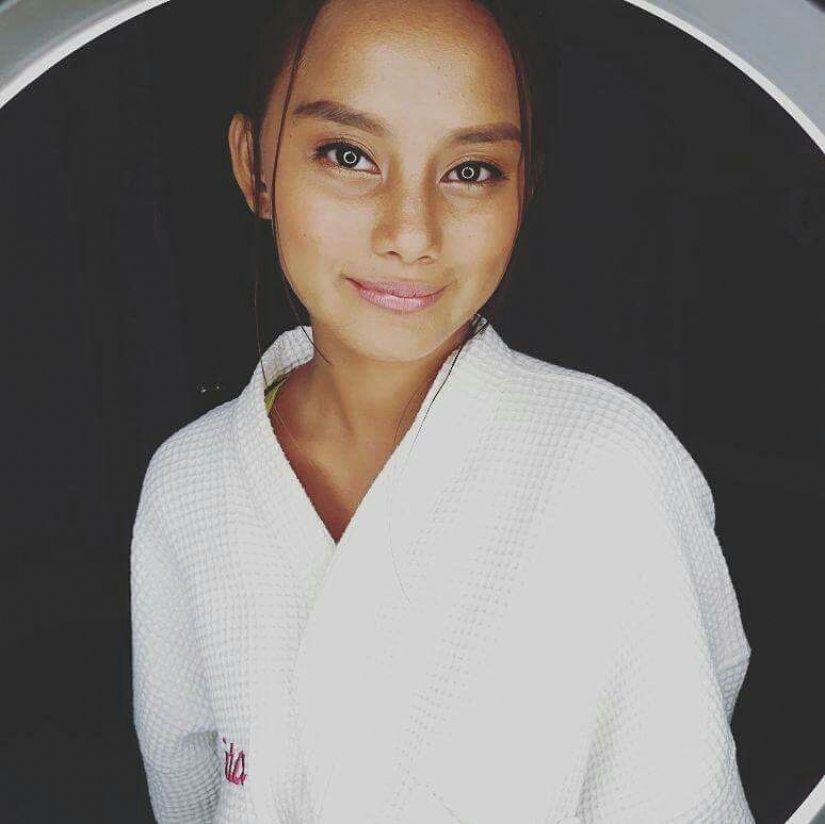 As a girl, to beg in the street, suddenly became a model As a girl, to beg in the street, suddenly became a model