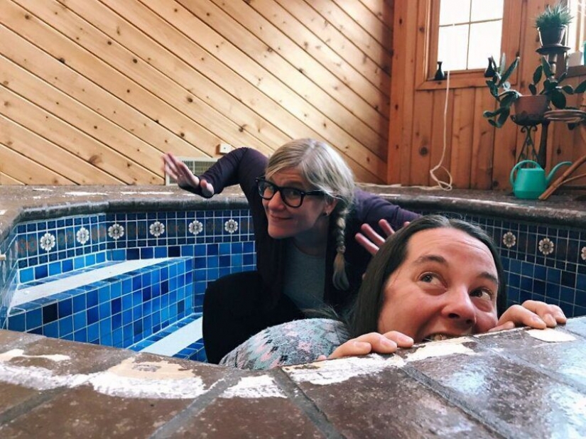 As an American couple accidentally found a Jacuzzi at home under the floor