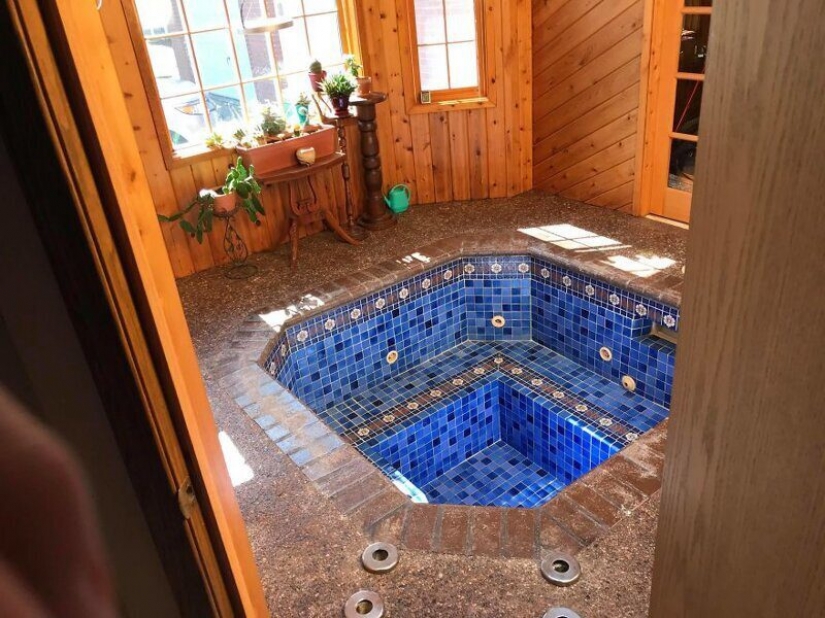 As an American couple accidentally found a Jacuzzi at home under the floor