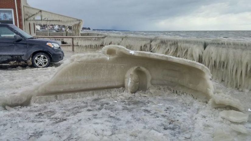 As frost turns the car into art