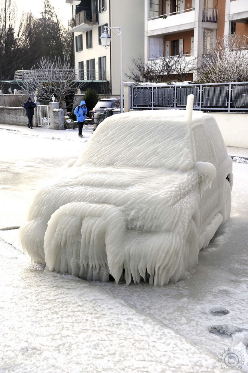 As frost turns the car into art