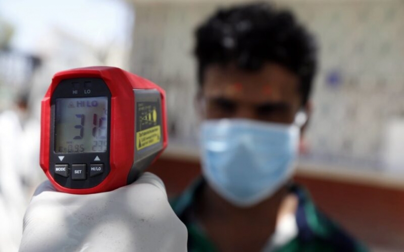 As India won the coronavirus with cow manure, and bollywood movies "cane" quarantine