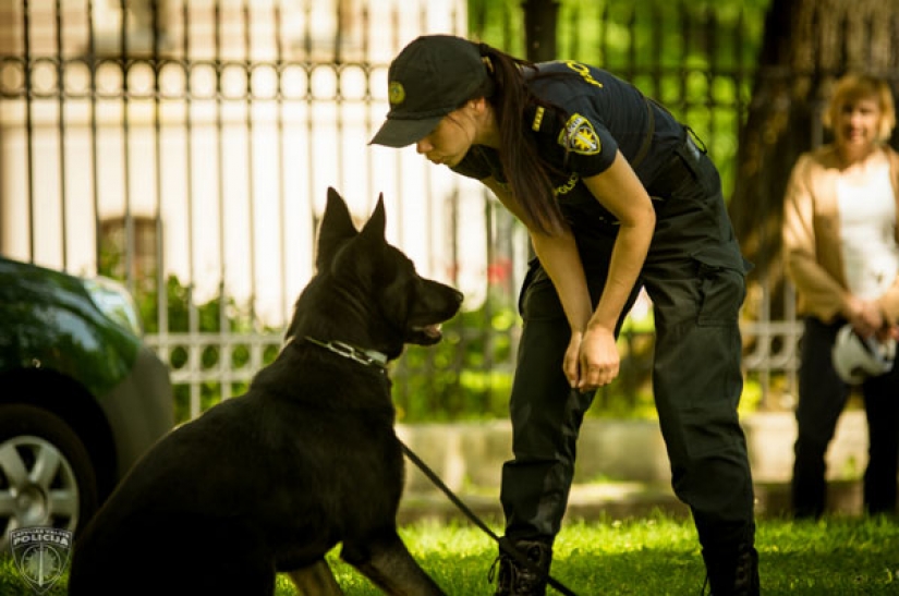Beauties in uniform: the look of the women police in different countries