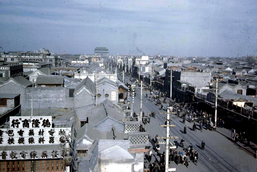 Beijing 1947, in color: at the turn of the eras Beijing 1947, in color: at the turn of the eras
