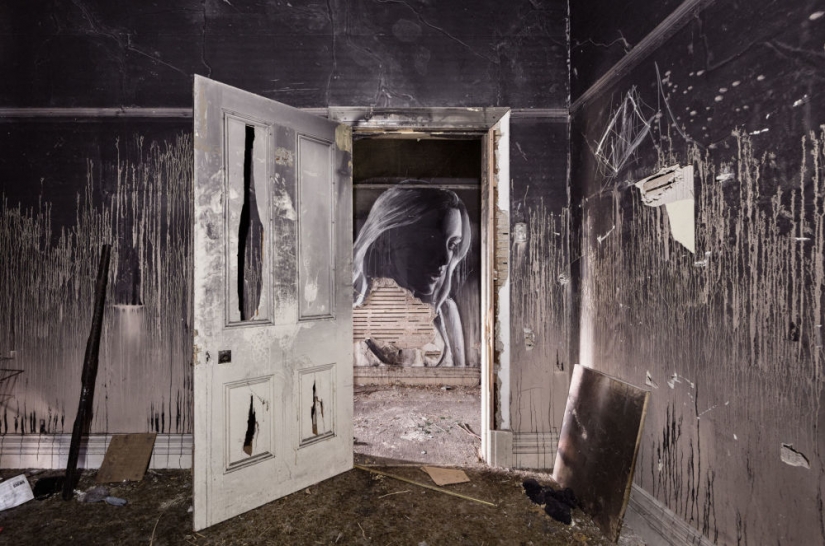 Belleza efímera: los retratos de las mujeres en las casas abandonadas