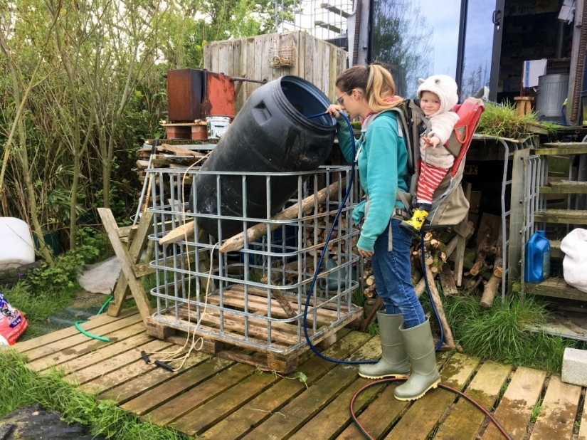 Beyond civilization: the family of Britons living a fully Autonomous life on the farm