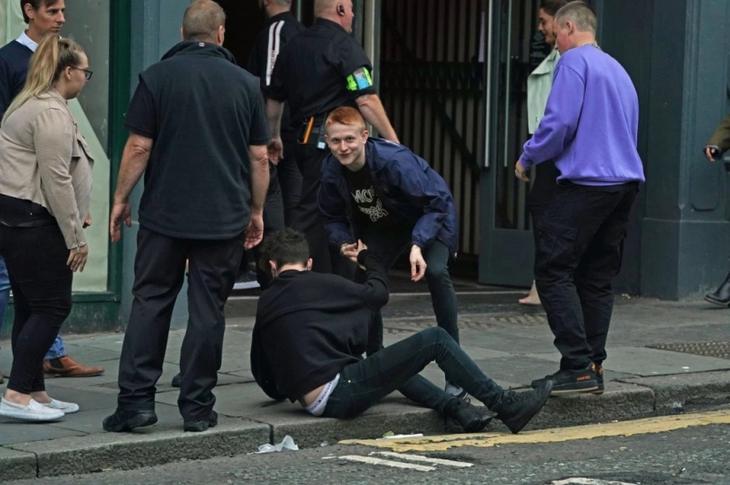 Brawl and 8 million liters of beer drunk in Britain's pubs open after quarantine