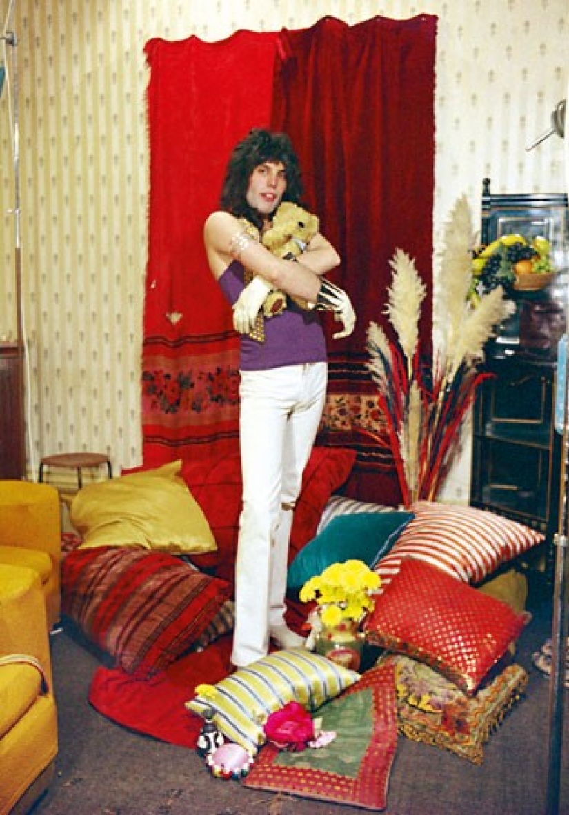 Bright moments from the life of Freddie mercury in the photos