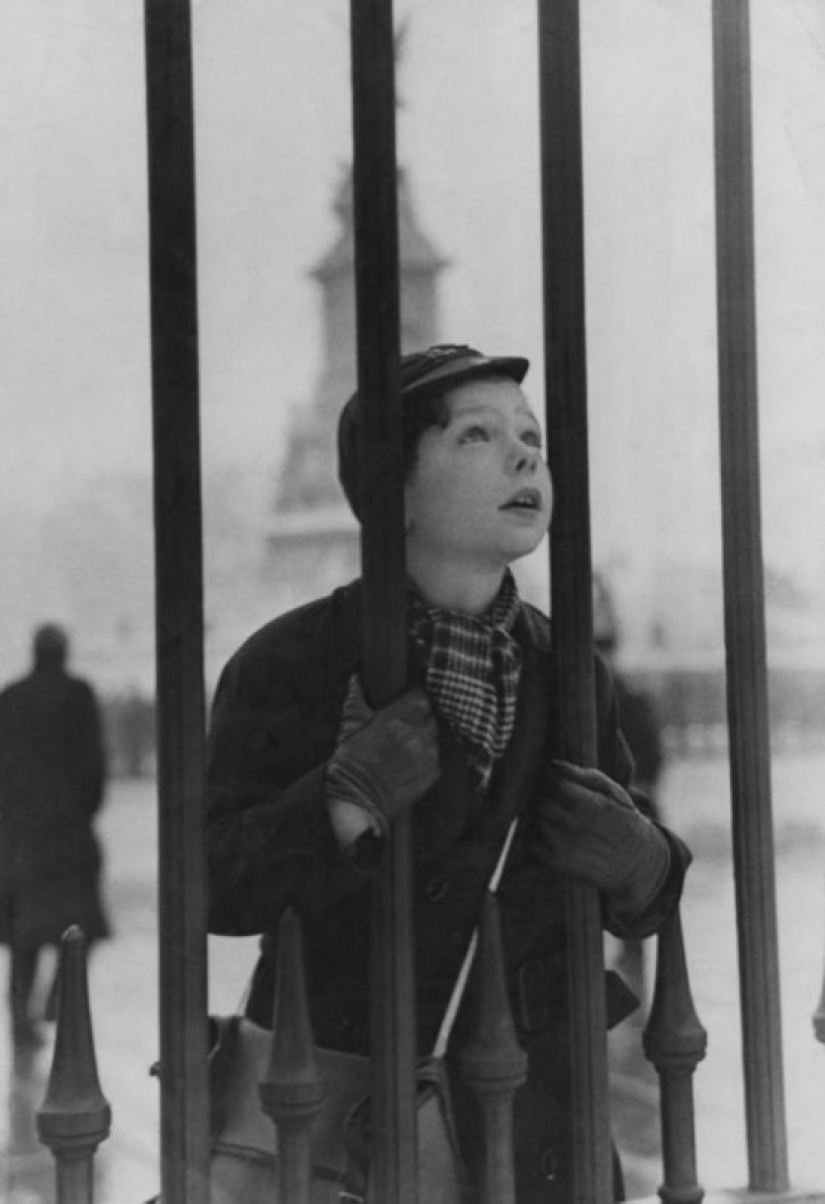 Brilliant pictures of a pioneer of photojournalism Kurt Hutton