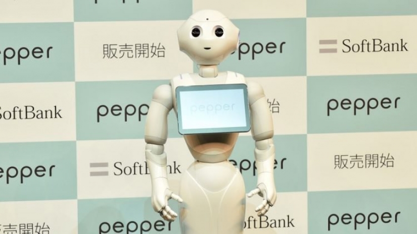 Buddhist robots in Japan offer funeral services cheaper than the priests
