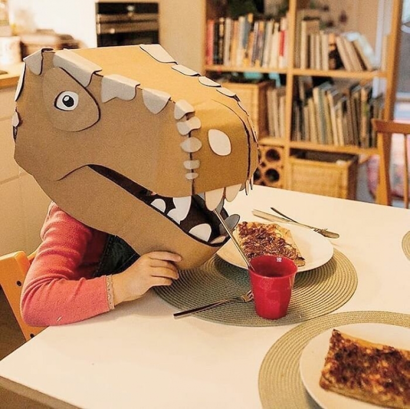 Cheap and creative: seamstress makes costumes out of cardboard Cheap and creative: seamstress makes costumes out of cardboard