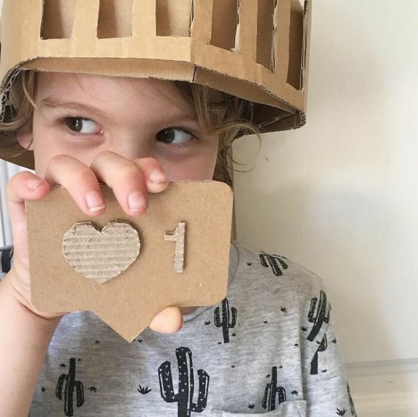 Cheap and creative: seamstress makes costumes out of cardboard Cheap and creative: seamstress makes costumes out of cardboard