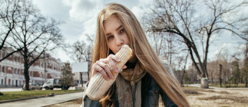 Chicas hermosas y Shawarma: ¿qué podría ser mejor?