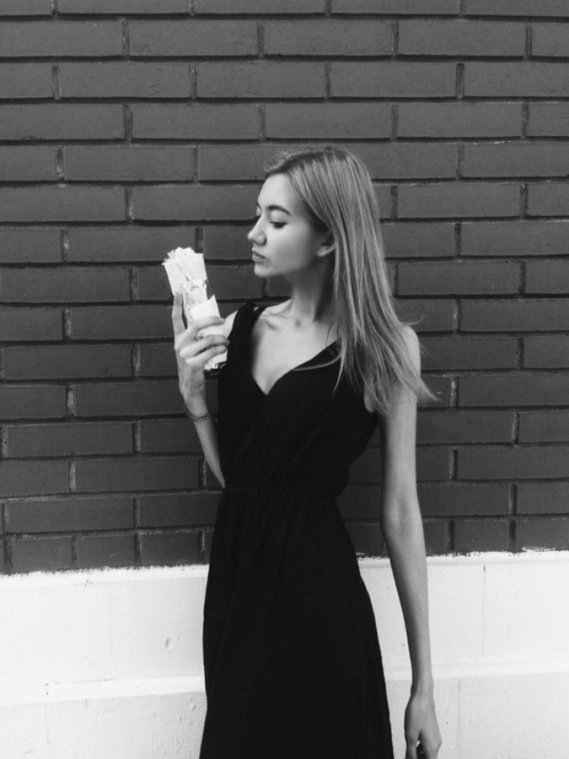 Chicas hermosas y Shawarma: ¿qué podría ser mejor? Chicas hermosas y Shawarma: ¿qué podría ser mejor?