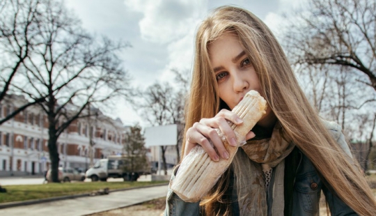 Chicas hermosas y Shawarma: ¿qué podría ser mejor?