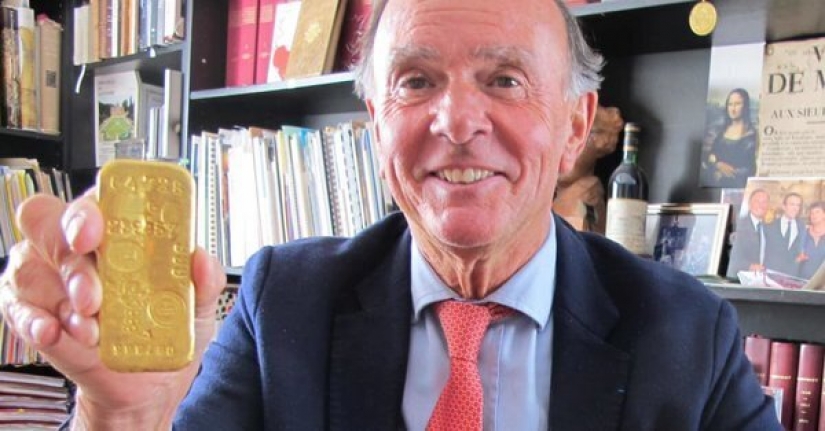 Children from a rich family in France found quarantined the gold bars in grandma's closet