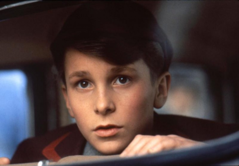 Christian bale continúa su transformación de delgado a grueso superhéroe de la política