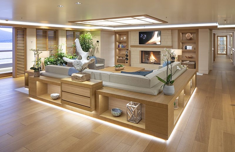 ¿Cómo funciona el 136 metros de la Carta de yate Zorro Volador