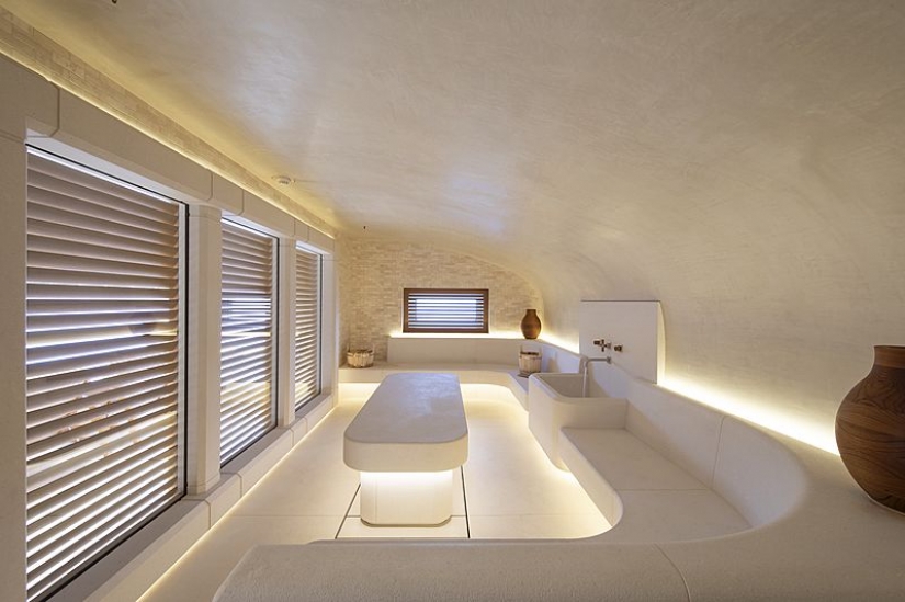 ¿Cómo funciona el 136 metros de la Carta de yate Zorro Volador