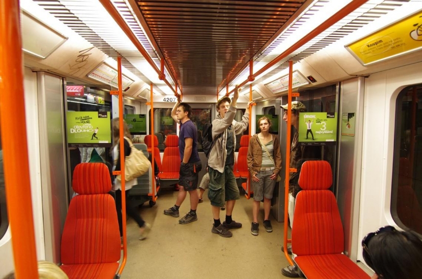 Cómo lucir como vagones del metro de diferentes países y épocas Cómo lucir como vagones del metro de diferentes países y épocas