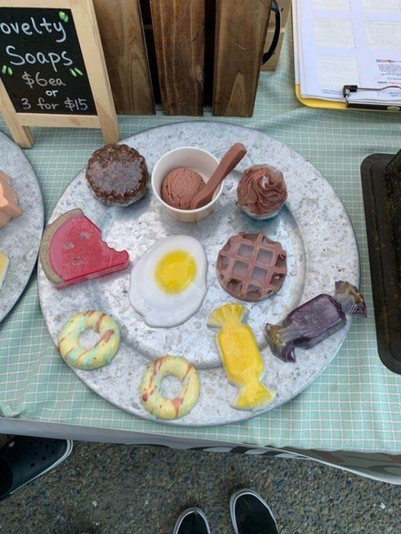 Colgante de pera no puede comer: la comida es fotografiada para la publicidad Colgante de pera no puede comer: la comida es fotografiada para la publicidad