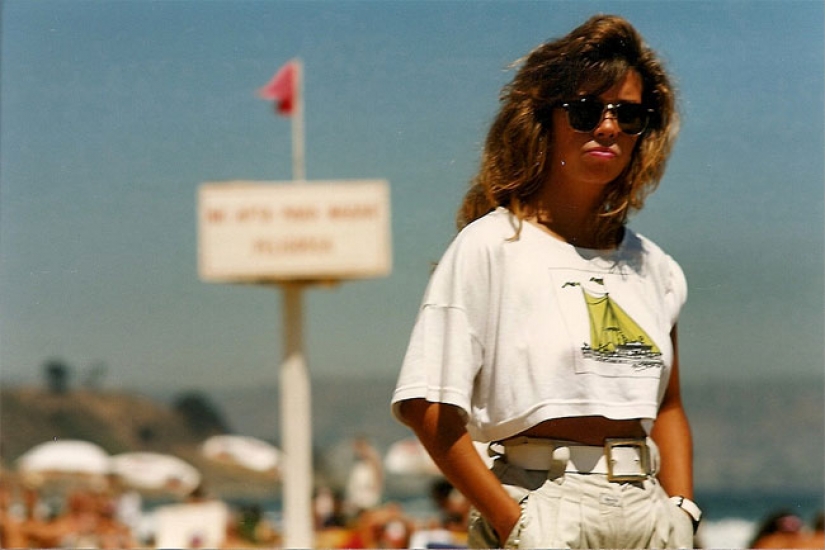 Color photographs of beach life in Chile in the 1980-ies
