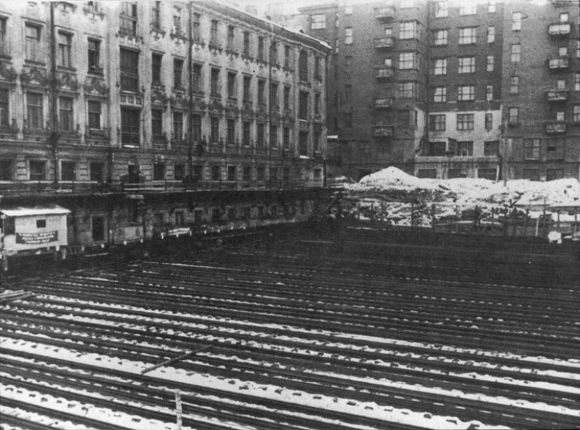 Como antes, se mudó a la casa en Moscú