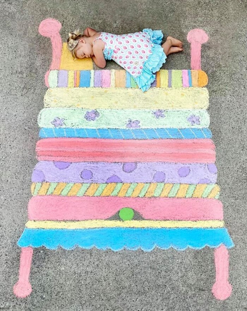 Crayons and imagination: cute pictures of magical worlds that my mom created for daughters in quarantine