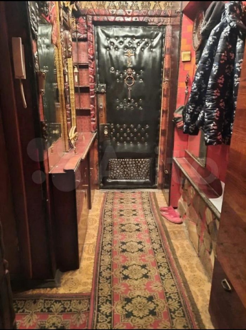 Cruces, las alfombras, el hilo y la comodidad: en Tula de poner en venta un apartamento de un cazador de vampiros