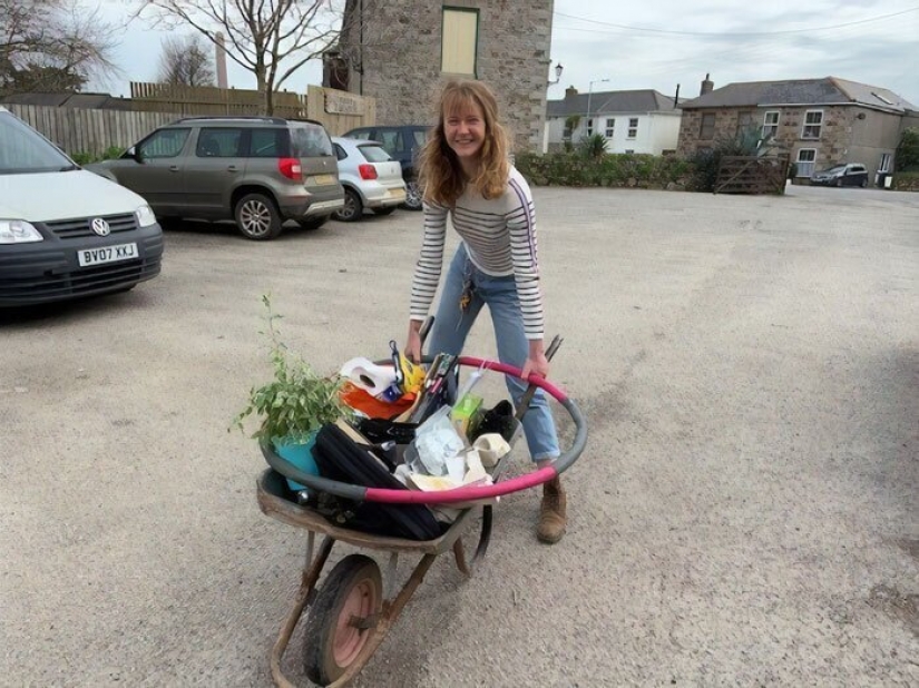 Cuatro empleados de un zoológico en el reino unido esperar a que pase la cuarentena de los animales