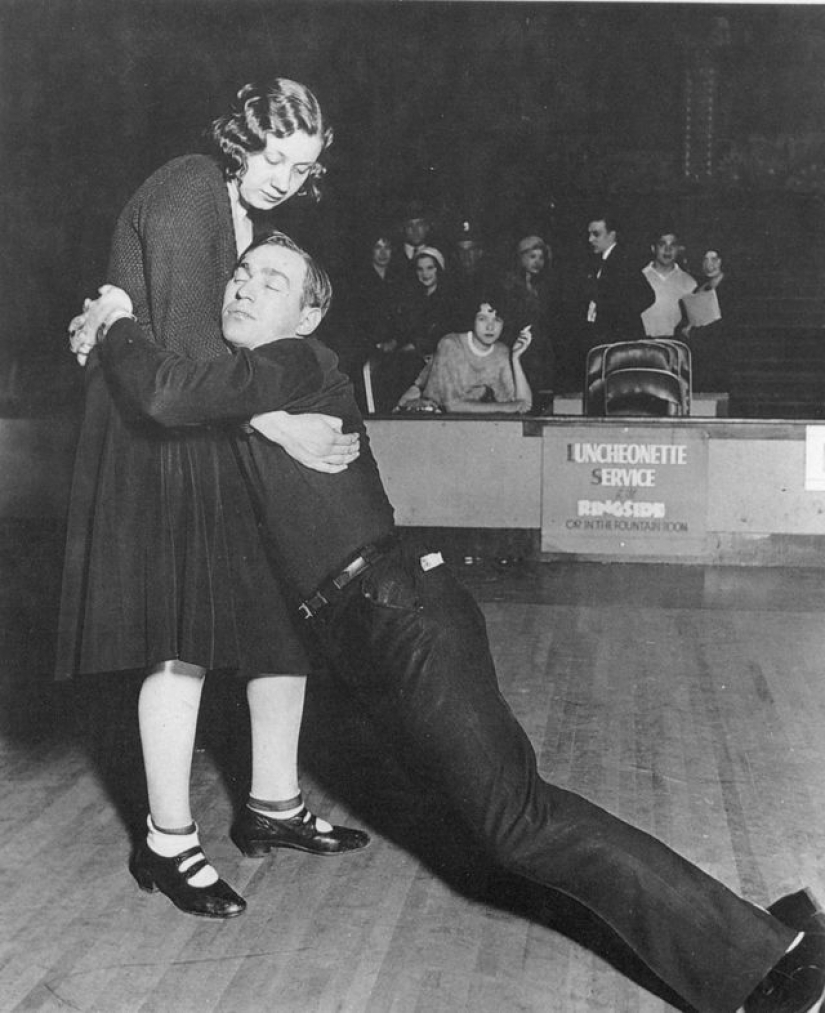 Dance off on the dance marathons of the 1920s and 30s years