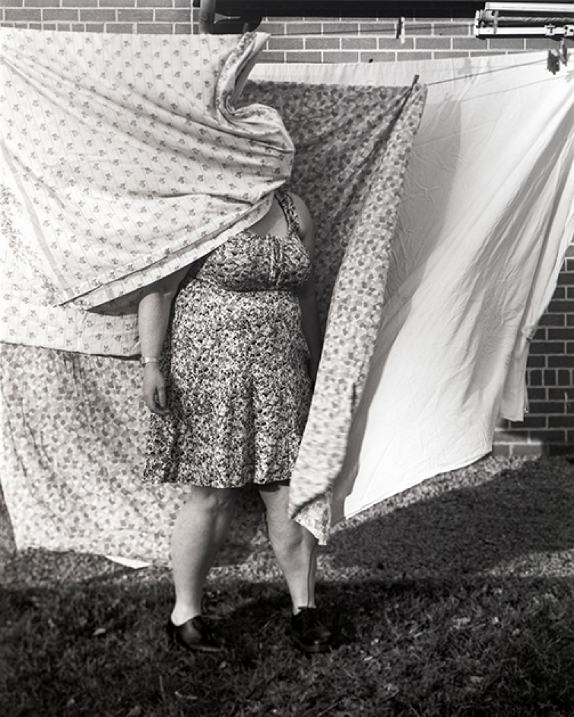 Dark body: the grim history for the best black-and-white images from around the world Dark body: the grim history for the best black-and-white images from around the world