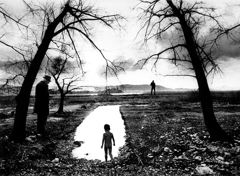 Dark body: the grim history for the best black-and-white images from around the world Dark body: the grim history for the best black-and-white images from around the world