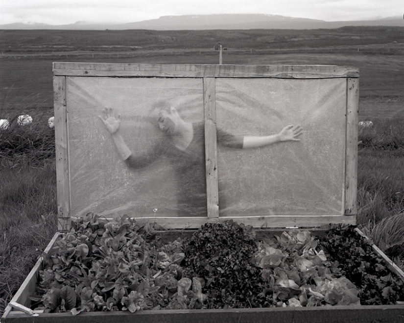 Dark body: the grim history for the best black-and-white images from around the world Dark body: the grim history for the best black-and-white images from around the world