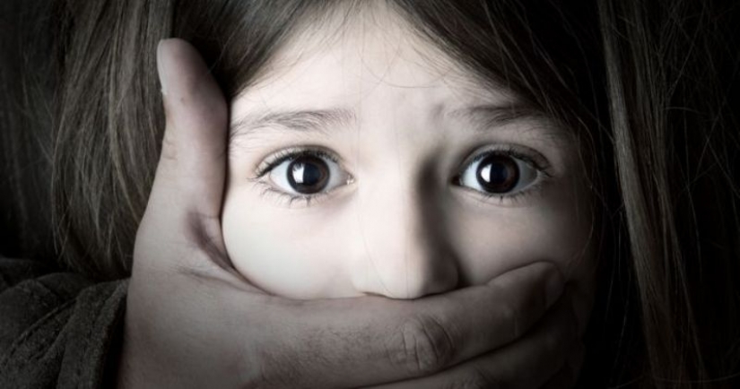 De 12 años dio a luz a los gemelos desde el abusador debido a la negación del aborto legal De 12 años dio a luz a los gemelos desde el abusador debido a la negación del aborto legal