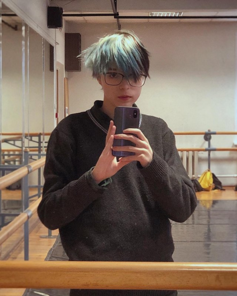 De 19 años, Anna-Maria, hija de Michael Efraín, quiere convertirse en un tutor fuertemente potable madre