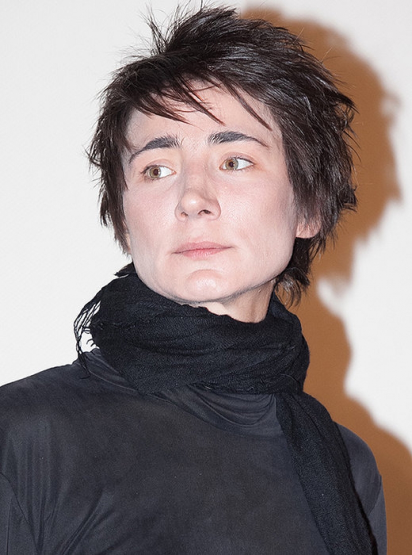 De patito feo a rock diva: cómo cambiar Zemfira año tras año De patito feo a rock diva: cómo cambiar Zemfira año tras año